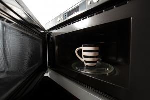 Heating mug in microwave